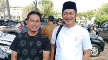 Direktur Eksekutif Suara Informasi Rakyat Sriwijaya (SIRA), Rahmat Sandi Iqbal, SH, didampingi Ketua Pemerhati Situasi Terkini (PST) ditemui di PN Palembang Selasa (14/7/2026)