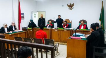 Saat majelis hakim bacakan putusan terhadap terdakwa Rendi disidang PN Palembang, Selasa (14/7/2026)
