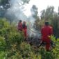 Personel Manggala Agni saat lakukan pemadaman. Foto: Manggala Agni.