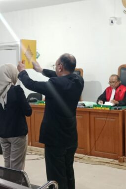 Hakim Tegaskan Saksi yang Pernah Ikuti Sidang Harus Diberitahukan, Tergugat Keberatan atas Kesaksian Dwi Handayani