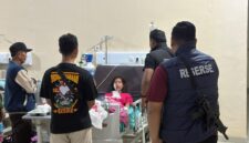 Polisi saat memintai keterangan terhadap korban di RSUD Martapura. Foto: dokumen polisi.