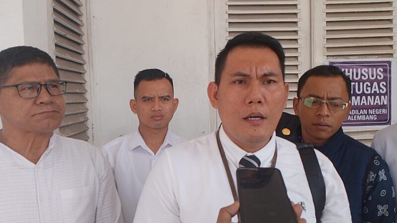 Saat Tim kuasa hukum Yansori, Sapriadi Syamsudin SH MH ditemui di PN Palembang, Kamis (16/7/2026)