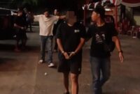 Pelaku saat diamankan.