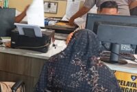 Foto korban membuat laporan polisi
