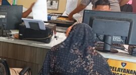 Foto korban membuat laporan polisi