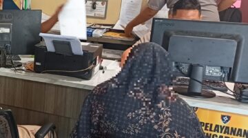 Foto korban membuat laporan polisi