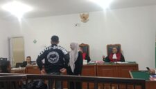 Momen saat korban dan terdakwa saling bermaaf-maafan terjadi dalam persidangan yang digelar di Pengadilan Negeri (PN) Palembang, Senin (20/7/2026).
