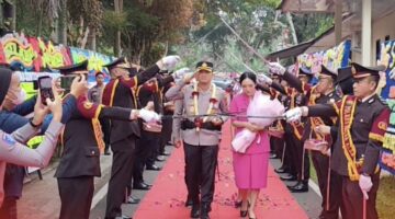 Lanjutkan Estafet Kepemimpinan, AKBP Adam Purbantoro Terima Tradisi Pedang Pora di Polres Pagar Alam