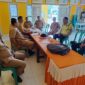 Personel Polsek Buay Madang Timur, Aipda Khoirul Alkaf dan Bripka Nur Holik, menggelar dialog serta menyampaikan imbauan Kamtibmas bersama perangkat Desa Sumber Asri di Kantor Desa Sumber Asri, Kecamatan Buay Madang Timur, OKU Timur. 