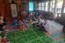 Jasad petani dibawa ke rumah duka. Foto: polisi.