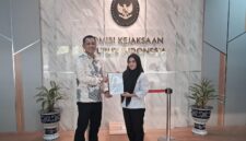 Direktur Eksekutif SIRA, Rahmat Sandi Iqbal, SH, saat menyampaikan laporan ke Komisi Kejaksaan RI terkait dugaan kejanggalan penanganan kasus korupsi Irigasi Ataran Air Lemutu, Selasa (21/7/2026).