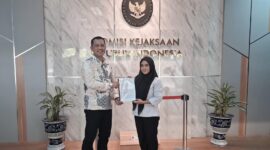 Direktur Eksekutif SIRA, Rahmat Sandi Iqbal, SH, saat menyampaikan laporan ke Komisi Kejaksaan RI terkait dugaan kejanggalan penanganan kasus korupsi Irigasi Ataran Air Lemutu, Selasa (21/7/2026).
