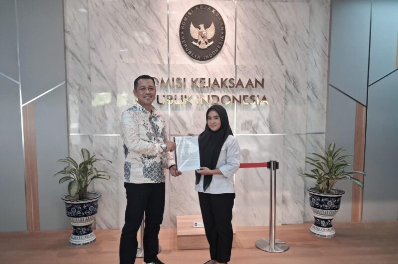 Direktur Eksekutif SIRA, Rahmat Sandi Iqbal, SH, saat menyampaikan laporan ke Komisi Kejaksaan RI terkait dugaan kejanggalan penanganan kasus korupsi Irigasi Ataran Air Lemutu, Selasa (21/7/2026).