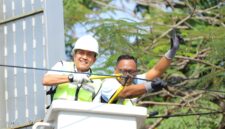 Walikota Palembang Putuskan Kabel Semrawut Kota Palembang 