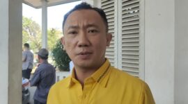 Kuasa hukum M. Jamil dan Dede Parasade, Redho Junaidi, SH, MH, memberikan keterangan usai sidang perdana di PN Palembang, Kamis (23/7/2026).