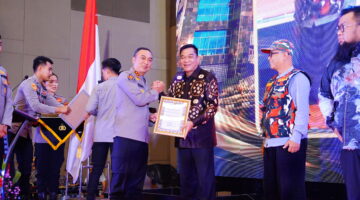 Bupati H. M. Toha Tohet, S.H. Terima Penghargaan Kapolda Sumsel Atas Komitmen Dukungan Penguatan Kapasitas SDM Kepolisian dan Kondusivitas Daerah.