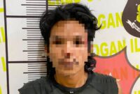 Pelaku saat diamankan polisi.