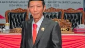 Bantah Ketua Merokok Saat Sidang