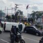 CR-V Terguling Usai Tabrak Dua Mobil Parkir di Depan Kejari Palembang, Sopir Diduga Hilang Kendali