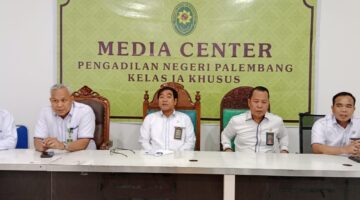 Foto ketua PN Palembang Kelas IA Khusus, Dr. I Nyoman Wiguna, SH, MH,saat gelar Pers Senin (27/7/2026