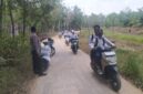 Kapolsek Buay Madang Timur Iptu Swisspo, memantau langsung arus lalu lintas siswa yang pulang sekolah saat menggelar patroli hunting antisipasi kejahatan jalanan 3C di salah satu jalur rawan Kabupaten OKU Timur. 