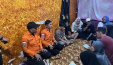 Korban dibawa ke rumah duka. Foto: Basarnas Palembang.