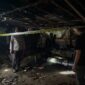 Petugas saat melakukan pembongkaran di dua lokasi penyulingan minyak ilegal di Muba. Foto: dokumen polisi.