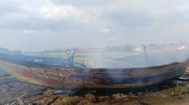 Kapal Jukung yang terbakar.