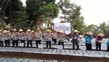 fhoto : Kapolda dan sejumlah kapolres dilingkungan polda sumsel melakukan tanam perdana bawang putih bersama pemkot pagar alam
