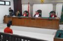 Saat JPU membaca tuntutan terhadap terdakwa Pansardi di sidang PN Palembang, Kamis (30/7/2026)