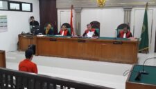 Saat JPU membaca tuntutan terhadap terdakwa Pansardi di sidang PN Palembang, Kamis (30/7/2026)