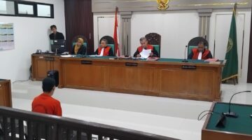 Saat JPU membaca tuntutan terhadap terdakwa Pansardi di sidang PN Palembang, Kamis (30/7/2026)