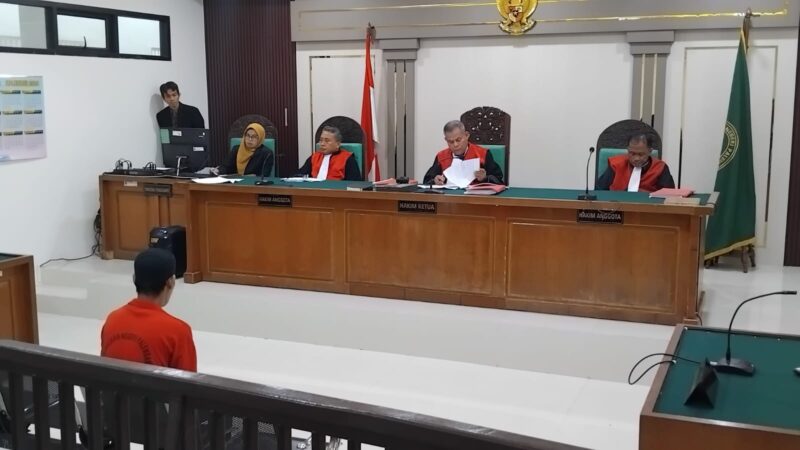 Saat JPU membaca tuntutan terhadap terdakwa Pansardi di sidang PN Palembang, Kamis (30/7/2026)