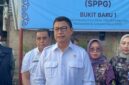 Kepala BPOM RI, Prof. Dr. Taruna Ikrar saat diwawancarai langsung usai menyidak SPPG Bukit Baru I, Palembang, Jum’at (31/7/2026). Foto: Tia