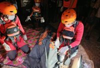 Satu korban ditemukan, dua masih dicari. Foto: Basarnas Palembang.