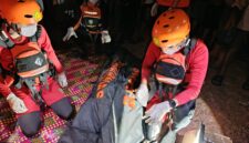 Satu korban ditemukan, dua masih dicari. Foto: Basarnas Palembang.
