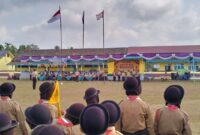 Suasana Upacara Pembukaan Peringatan Hari Pramuka ke-65 di lapangan SD Negeri Eling-Eling, Desa Tanjung Sari, Kecamatan Buay Madang Timur, OKU Timur. 