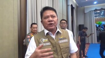 Gubernur Sumsel, Herman Deru saat diwawancarai di Griya Agung Palembang, Senin (3/8/2026). Foto: Tia