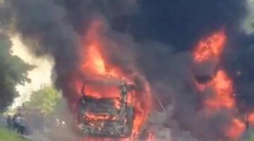 Bus ALS yang terbakar di Jalan Lintas Sumatera beberapa waktu lalu.