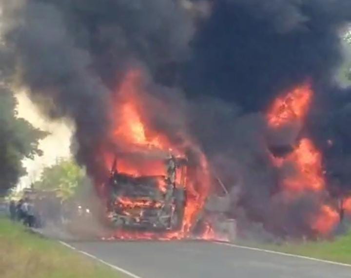 Bus ALS yang terbakar di Jalan Lintas Sumatera beberapa waktu lalu.