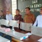 Wakil Kepala Kejati Sumsel Delianto, SH., MH. didampingi Bupati Musi Banyuasin M. Toha Tohet, SH., serta Kajari Musi Banyuasin Dr. Aka Kurniawan, SH., MH. saat konferensi pers di Kejati Sumsel, Selasa (4/8/2026).