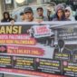 Saat GRANSI dan Forum LSM Bersatu gelar aksi damai di Kejari Palembang, Rabu (5/8/2026)