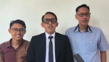 Tim penasihat hukum terdakwa.Riza Faisal Ismed SH saat ditemui di PN Tipikor Palembang, Rabu (5/8/2026)