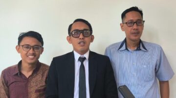 Tim penasihat hukum terdakwa.Riza Faisal Ismed SH saat ditemui di PN Tipikor Palembang, Rabu (5/8/2026)