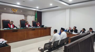 Saat kedua terdakwa dihadirkan diruang sidang di PN Tipikor Palembang, Kamis (6/8/2026)