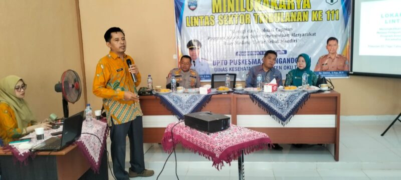 Sejumlah pemangku kepentingan dari unsur Muspika Kecamatan Buay Madang Timur mengikuti pemaparan materi dalam kegiatan Lokakarya Mini Lintas Sektor (Tribulanan) di Aula Pertemuan UPTD Puskesmas Pengandonan, Desa Pengandonan, Kabupaten OKU Timur. 