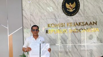Foto Direktur Eksekutif SIRA, Rahmat Sandi Iqbal, SH saat berada di komisi Kejaksaan RI, Jumad (7/8/2026)