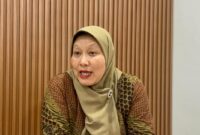 Manajer Humas Rumah Sakit Pusri, Diah Dwi Anugrah saat diwawancarai langsung, Jumat (7/8/2026). Foto: Tia