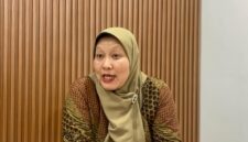 Manajer Humas Rumah Sakit Pusri, Diah Dwi Anugrah saat diwawancarai langsung, Jumat (7/8/2026). Foto: Tia