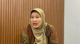 Manajer Humas Rumah Sakit Pusri, Diah Dwi Anugrah saat diwawancarai langsung, Jumat (7/8/2026). Foto: Tia